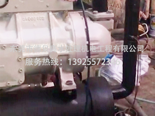 120匹大金機(jī)保養(yǎng)中